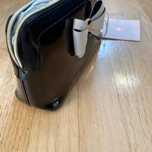 Ted Baker Glossy Black Clutch with White Bow - Picture 9 of 10